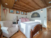 Huguenot Lake Front Cottage on Lake O' the Pines- 2 bedroom, 2 bath with a loft Hotels in Upshur County