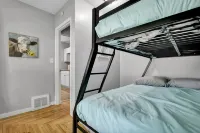 Charming 3-bedroom house with AC and WiFi in lovely Lansing