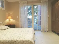 Waterfront villa on sandy beach, private beach, pets welcome.