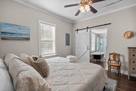 Southport Salty Patriot-Walk to DT/Pets/Fully fenced with firepit!