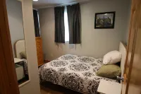 Athens City 2 bedroom, 1 bath, in town, walk to restaurants, FREE WiFi, Parking