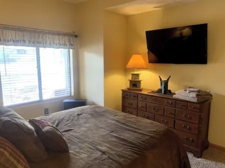 Charming 3 BR/3.5 Bathroom Townhome at Seven Springs Mountain Resort