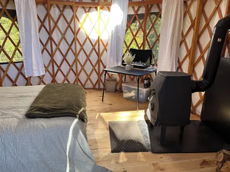 RESTful yurt in charming Hinsdale; pet-friendly with multiple hiking options