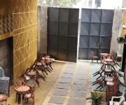 Mike's Flat Hotel Hotels near Botanical Gardens