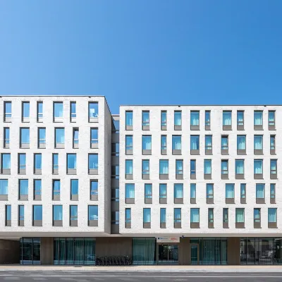 Adagio Access Gent Centrum Dampoort Hotel dekat Station Kereta Gent Dampoort