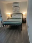 Charming 2-bedroom house with AC, WiFi minutes away from the TX/AR Stateline - 3-Star