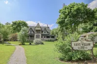 The Saucy Willow Inn and Cottages Hotels in Fenelon Falls