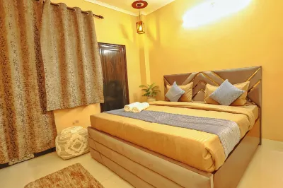 Roomshala 115 Satguru Residency Hotel di Indirapuram