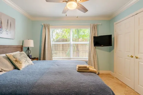 Sunny Retreat: Cozy APT in WPB #2