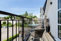 Elegant 2 Bed Flat with Balcony in Finchley