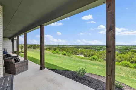 Beautiful Hillside Home Overlooking Dove Ridge Vineyard