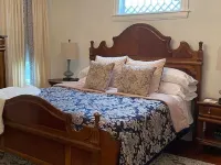 Entire Two story 4 bed/2 full bath. Historical home only steps to Centre college Hotels in Boyle County