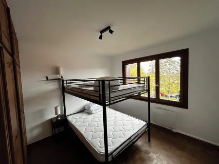 Large apartment on the Swiss border, trains and buses to Geneva Отели в г. Пуньи