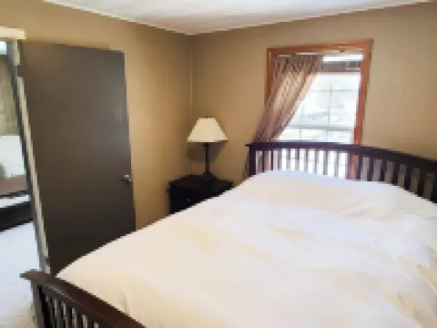 Cozy & Clean Loft Near Lake Michigan – Ideal for Work & Play! Hotels in Escanaba