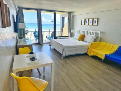NEW Ocean Front King Bed Studio in Daytona Beach
