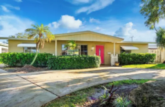 PBG Retreat w/ Pool, Mini Golf, Fire Pit, Game Room!