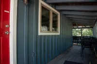 China Alley Cabin C: Cute & Cozy Cottage w/ Deck Hotels in La Porte