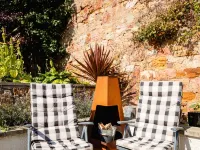 Luxury cottage with garden and parking in the heart of the village.  Sleeps 8. Hotels in Crail