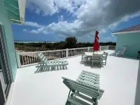 Waterfront 3-bedroom 3-Bath / AC / WiFi /BoneFish / gorgeous North Caicos TCI.