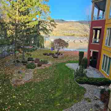 Waterfront Condo Right On Okanagan Lake Hotel Exterior