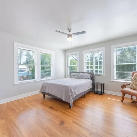6 bedroom spacious living near downtown