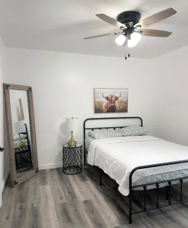 Charming 2-bedroom house with AC, WiFi in delightful Bloomington