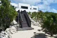 Modern Beachfront 5bed - 5bath with 2 pools and incredible view!!!