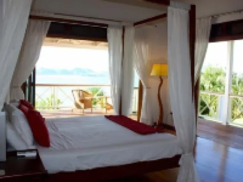 Secluded, exclusive, totally private luxury villa overlooking the prettiest bay. 紐卡斯爾酒店