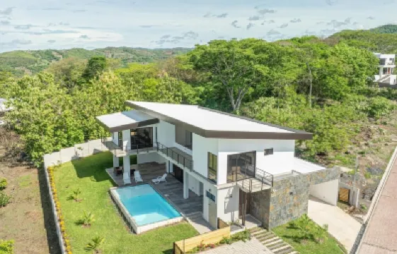 AG36 4-bdrm house w/ pool, central AC, & WiFi in the heart El Sunzal, Surfcity. 酒店