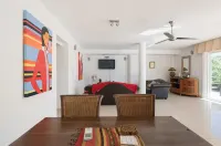 5 Bedroom villa split into 2 apartments