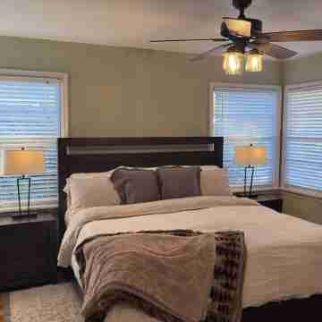 Cozy 3 bedroom home walkable to Oakway & Autzen Stadium Rooms