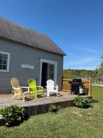 Snowmobiler’s Paradise at Highland Haven – Steps from the Trail!