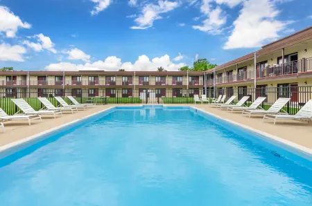 Red Roof Inn Staunton Отели рядом с достопримечательностью «Публичная библиотека Стонтон»