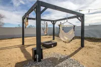 Desert Retreat: Heated Pool + Spa + Fire Pit + Hammocks