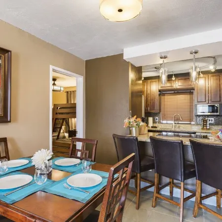 Across from Beach Walk to Shops and Restaurant Beautiful 3Bd 3BTH Condo Kihei