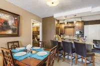 Across from Beach Walk to Shops and Restaurant Beautiful 3Bd 3BTH Condo Kihei