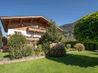Landhaus Linden Apartment Paula, apartment in a prime location right on the golf course Hotels in Uderns