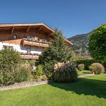 Landhaus Linden Apartment Paula, apartment in a prime location right on the golf course