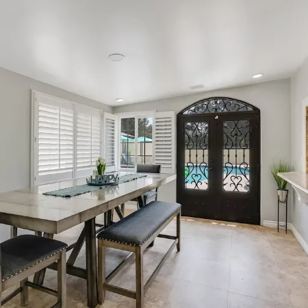 Luxury 4Bedroom Home with Pool, Mini Golf & Movie Theater