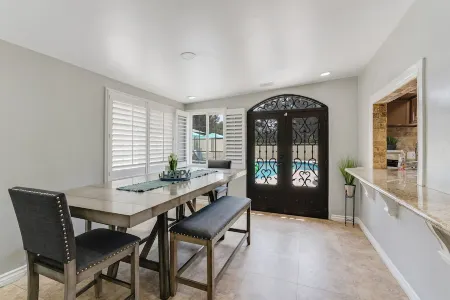 Tropical Home with Pool/Spa, BBQ, Fire pit. Family fun! Отели в г. Чула-Виста