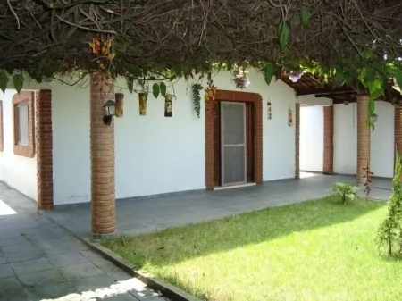 Comfortable and airy 3-bedroom house in Jardim Rio da Praia.