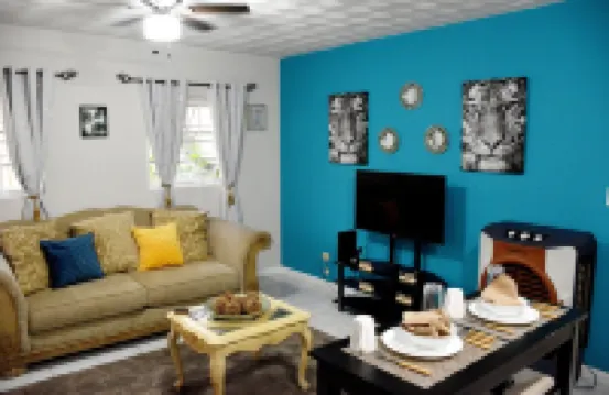 Beautifully Spacious 1BDR/ FREE PARKING
