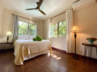 Beautiful Beachfront 4 bedroom Beachhouse with pool
