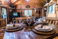Cozy Log Cabin w/Hot Tub - King Bed - Private Acreage - Mississippi Getaway Hotel a Freeman