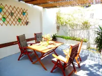 >>CHARMING 1 BEDROOM APARTMENT 100m FROM SUNSET BEACH, FREE PARKING<< Hotels in 
