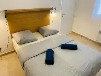 Corsica: Comfortable 3-bedroom apartment, waterfront