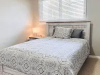Lovely 2 Bedroom apartment Hotels in Camrose