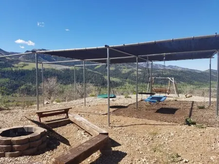 Cabin, 4 Bedrooms + Loft, 4.5 Baths, (Sleeps 8-12) Mountain views with trails