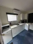 Country cottage close to airport (pet friendly)