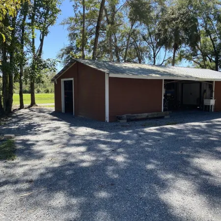 Farm house - 4 acres - Open Beaches close by - 6 beds 3 bedrooms
